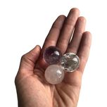 Cristaux d'améthyste, de quartz clair et de quartz rose